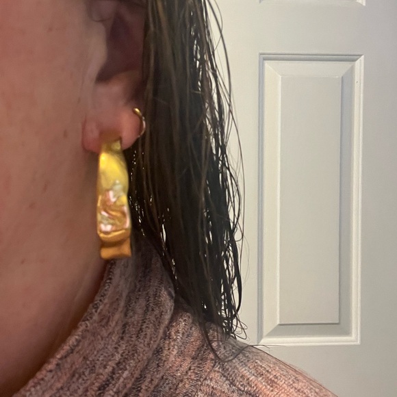 Kendra Scott gold hoops - Picture 4 of 4